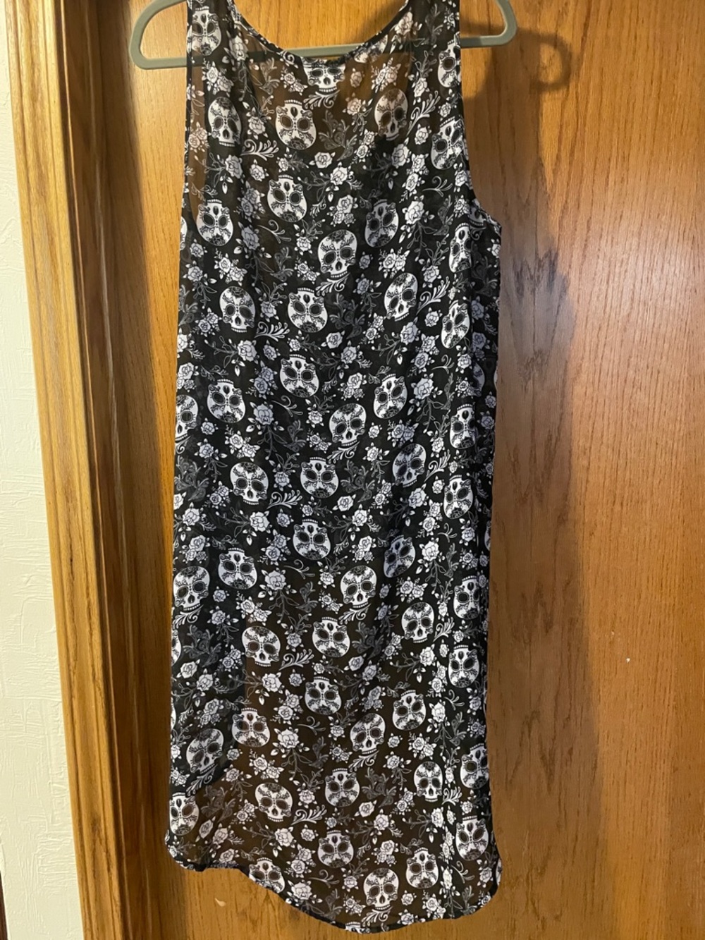 torrid Black & White Sugar Skull high Low Tank - Picture 4 of 10